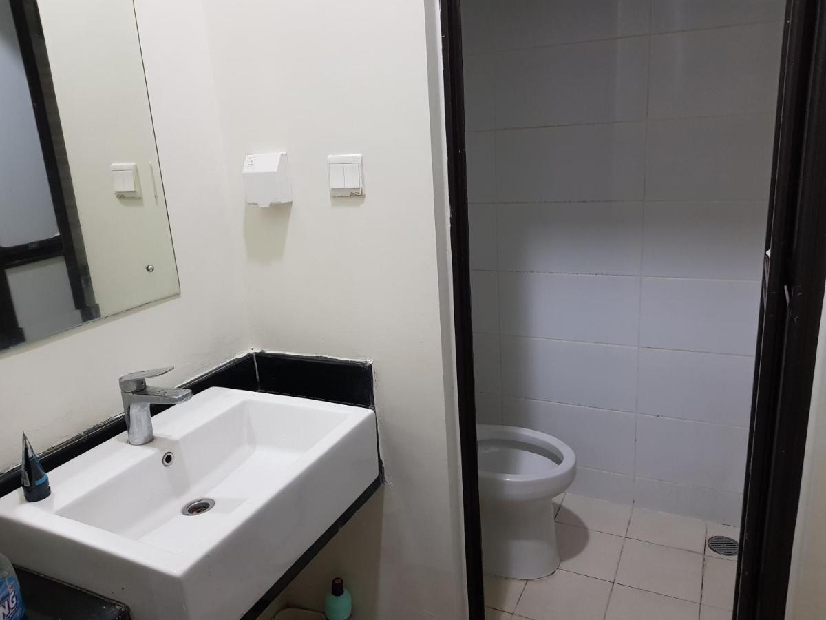 Aloha Guest House - 1 Male Only تانجيرانغْ المظهر الخارجي الصورة