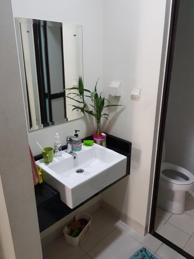 Aloha Guest House - 1 Male Only تانجيرانغْ المظهر الخارجي الصورة
